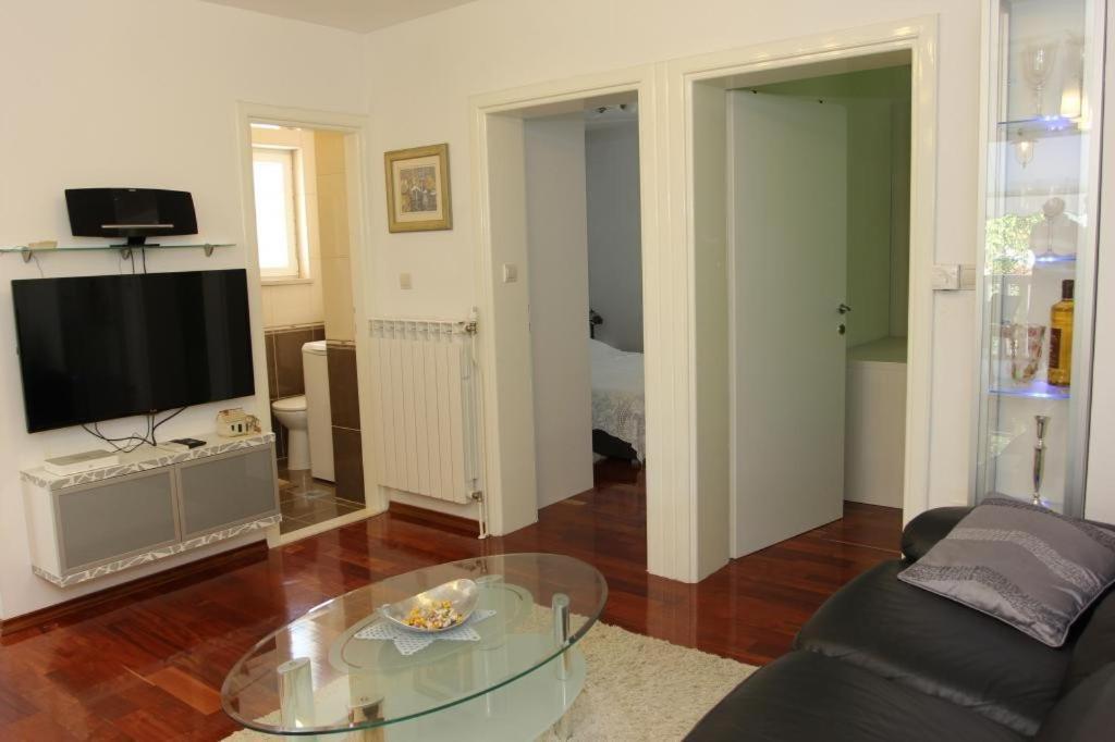 Holiday House Pine Tree Nerezisca 외부 사진