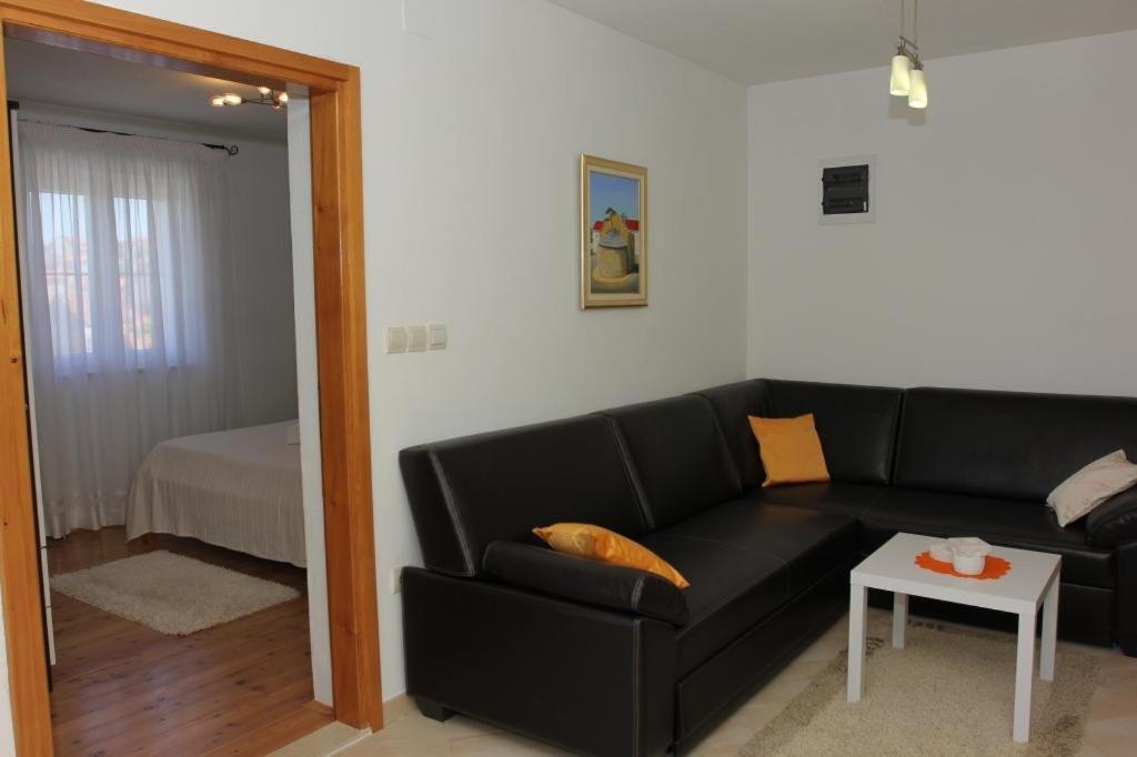 Holiday House Pine Tree Nerezisca 외부 사진