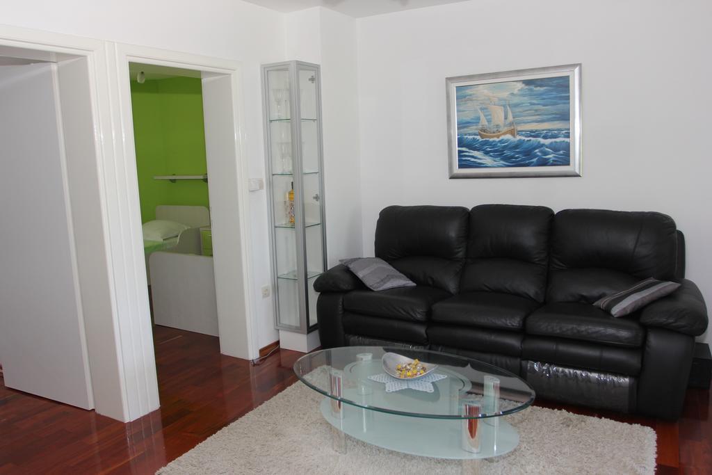 Holiday House Pine Tree Nerezisca 외부 사진