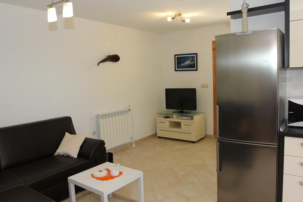 Holiday House Pine Tree Nerezisca 외부 사진
