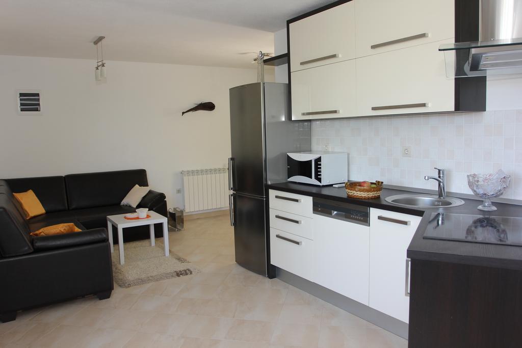 Holiday House Pine Tree Nerezisca 외부 사진