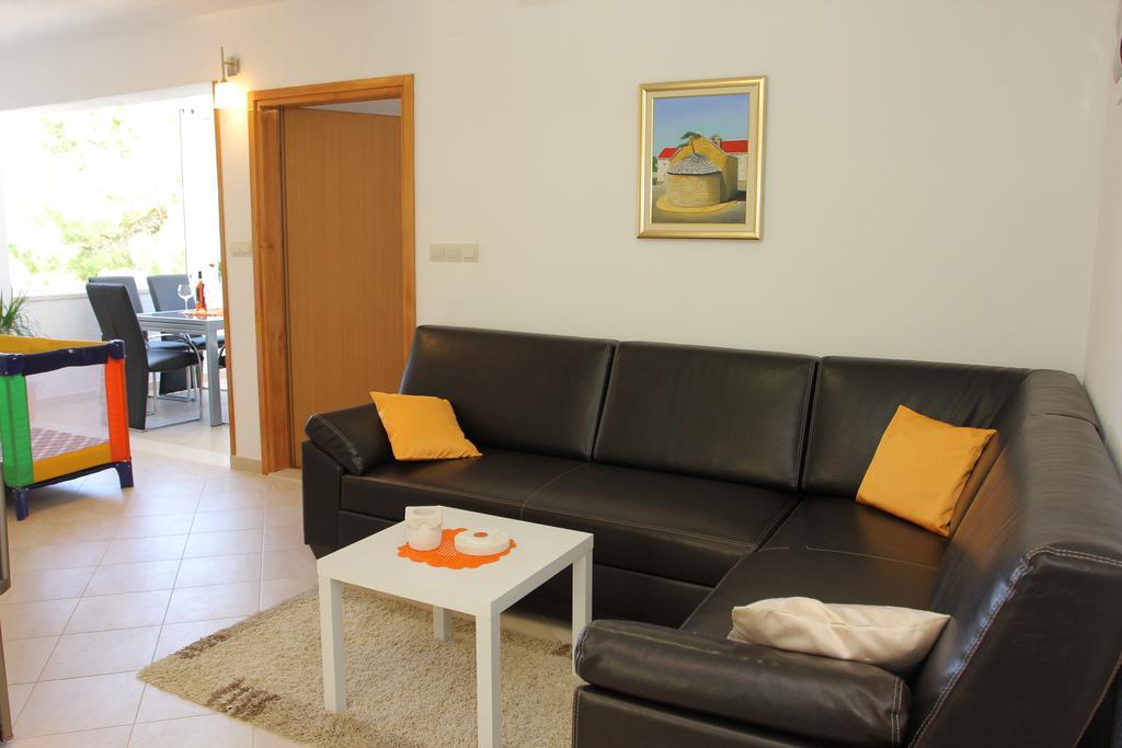 Holiday House Pine Tree Nerezisca 외부 사진